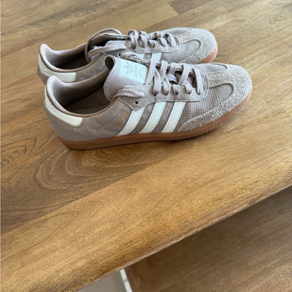 Chalky Brown Sambas